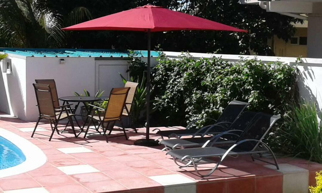 Fayruz Villa Is A 3 Bedroom, 3 Bathroom Detached House With Ac And Swimming Pool 5 Minutes Walk From Flic En Flac Public Beach Exterior foto