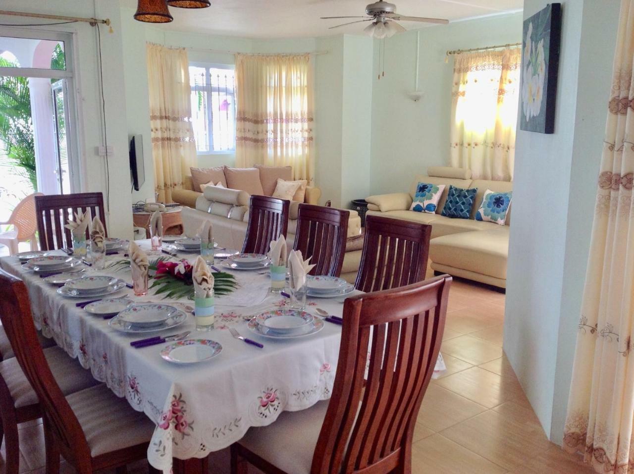 Fayruz Villa Is A 3 Bedroom, 3 Bathroom Detached House With Ac And Swimming Pool 5 Minutes Walk From Flic En Flac Public Beach Exterior foto