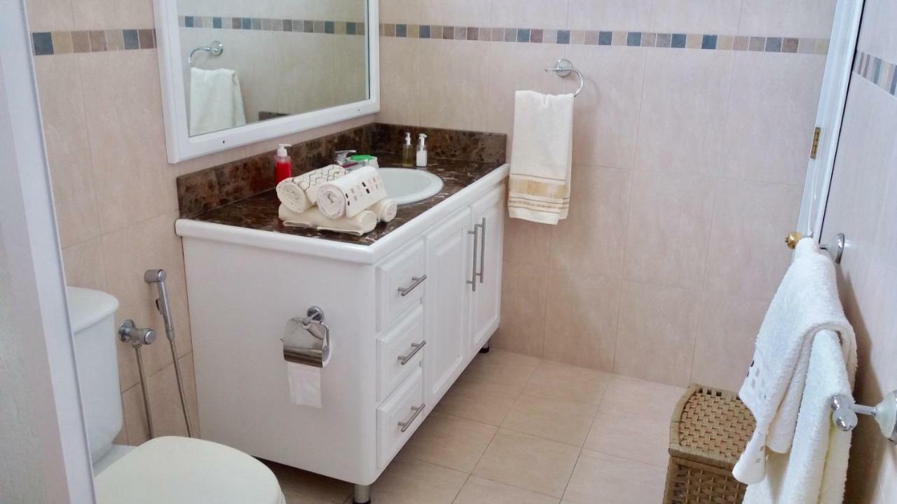 Fayruz Villa Is A 3 Bedroom, 3 Bathroom Detached House With Ac And Swimming Pool 5 Minutes Walk From Flic En Flac Public Beach Exterior foto